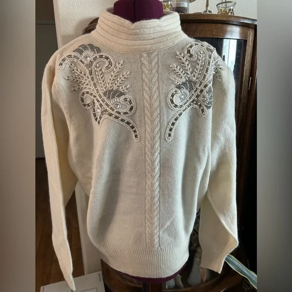 Elegant Cream Sweater with Embellishments - Picture 2 of 4